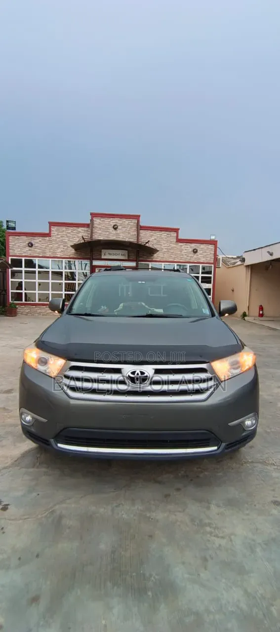Toyota Highlander Limited 2012 Gray