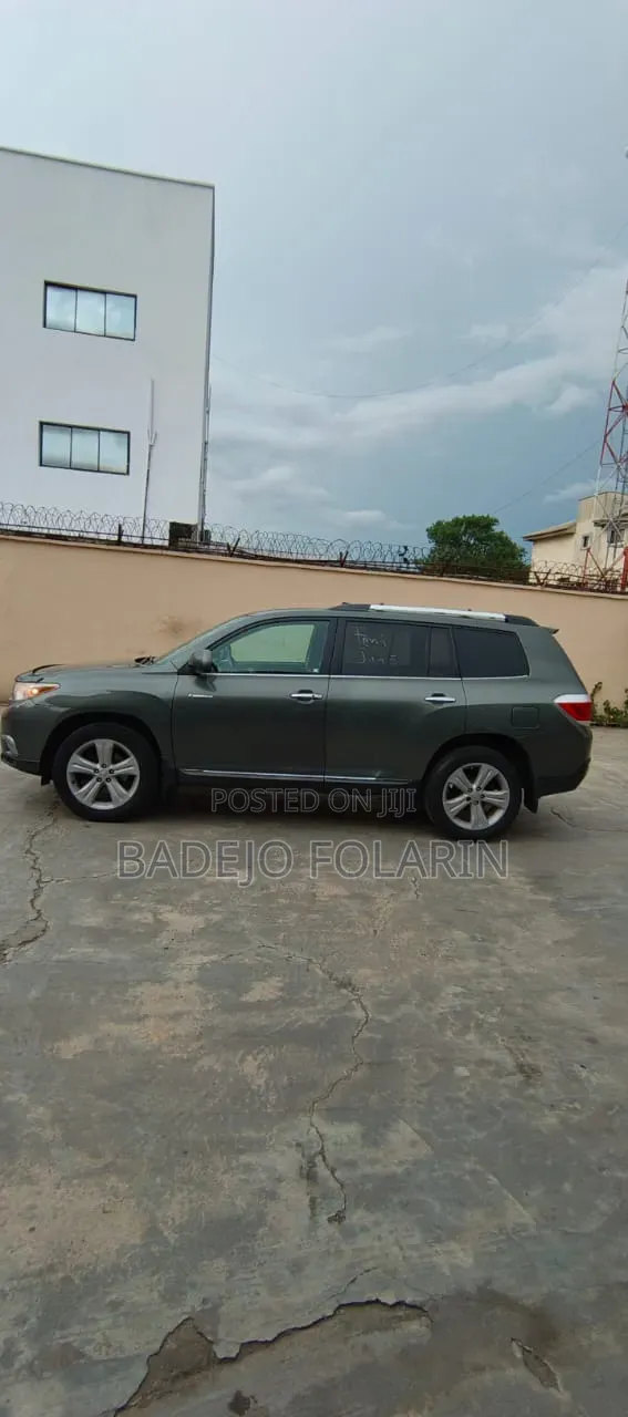 Toyota Highlander Limited 2012 Gray