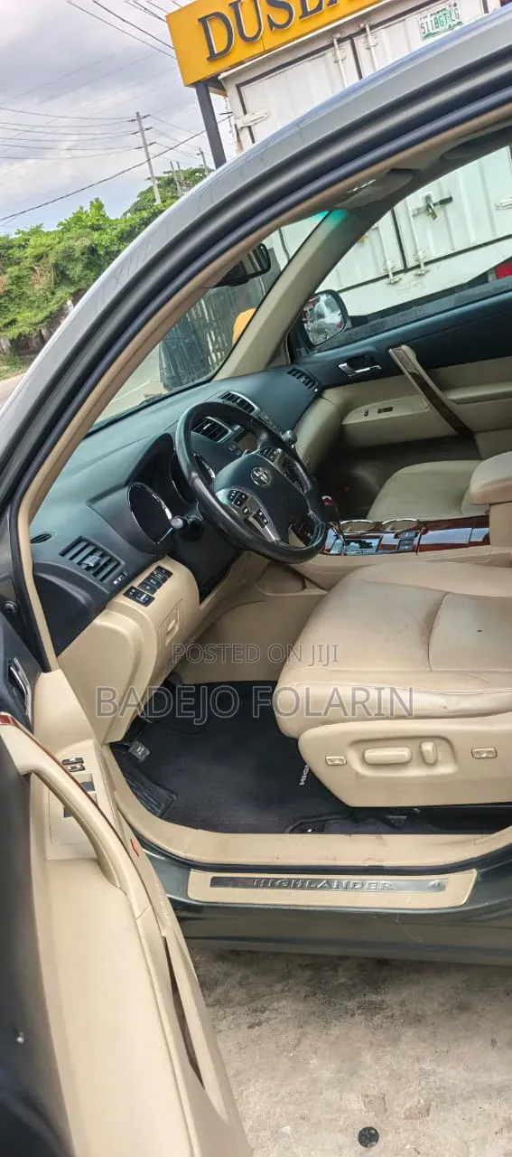 Toyota Highlander Limited 2012 Gray