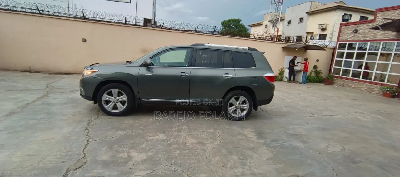 Toyota Highlander Limited 2012 Gray