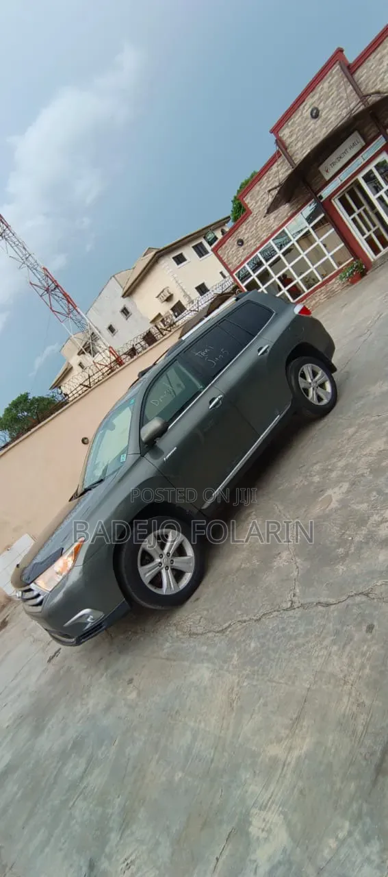 Toyota Highlander Limited 2012 Gray