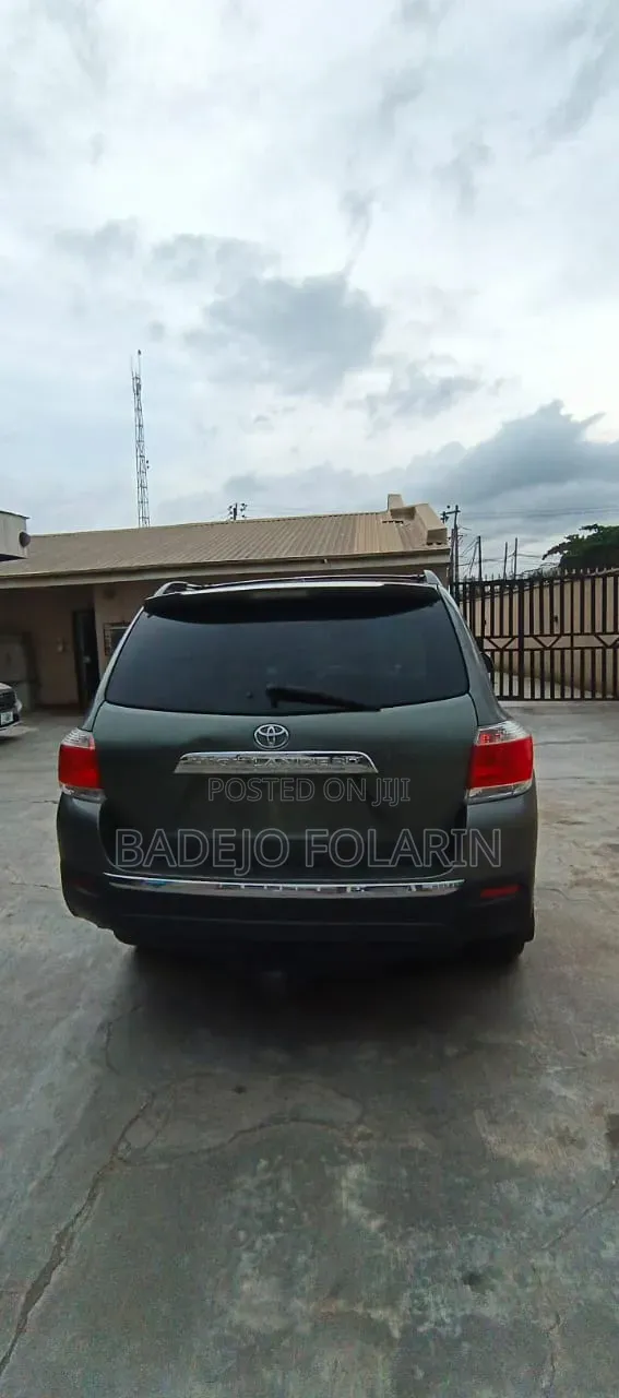 Toyota Highlander Limited 2012 Gray
