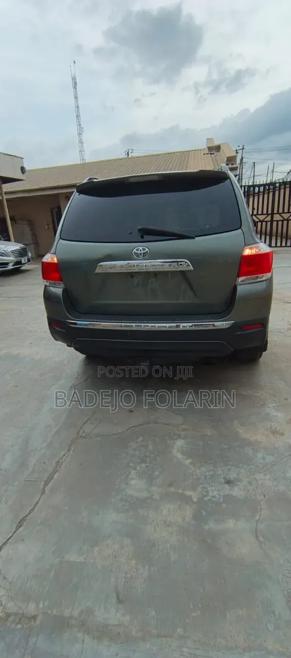 Toyota Highlander Limited 2012 Gray