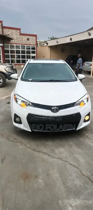 Toyota Corolla S 4dr Sedan (1.8L 4cyl CVT) 2015 White