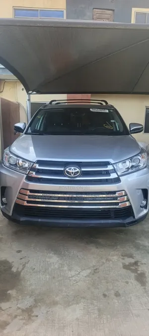 Toyota Highlander Limited 4x4 V6 (3.5L 6cyl 8A) 2018 Gray