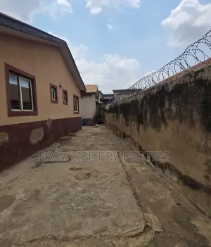 2bdrm Block of Flats in Salawu, Alakia for sale