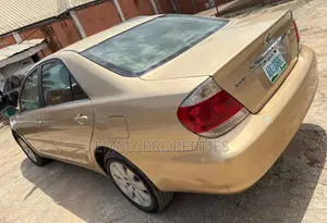 Toyota Camry 2006 Gold