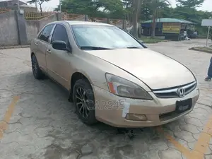 Honda Accord 2005 Gold