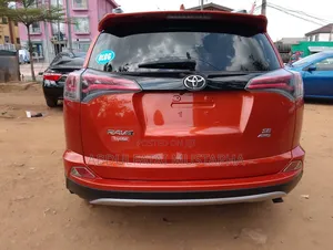 Toyota RAV4 SE FWD (2.5L 4cyl 6A) 2016 Orange