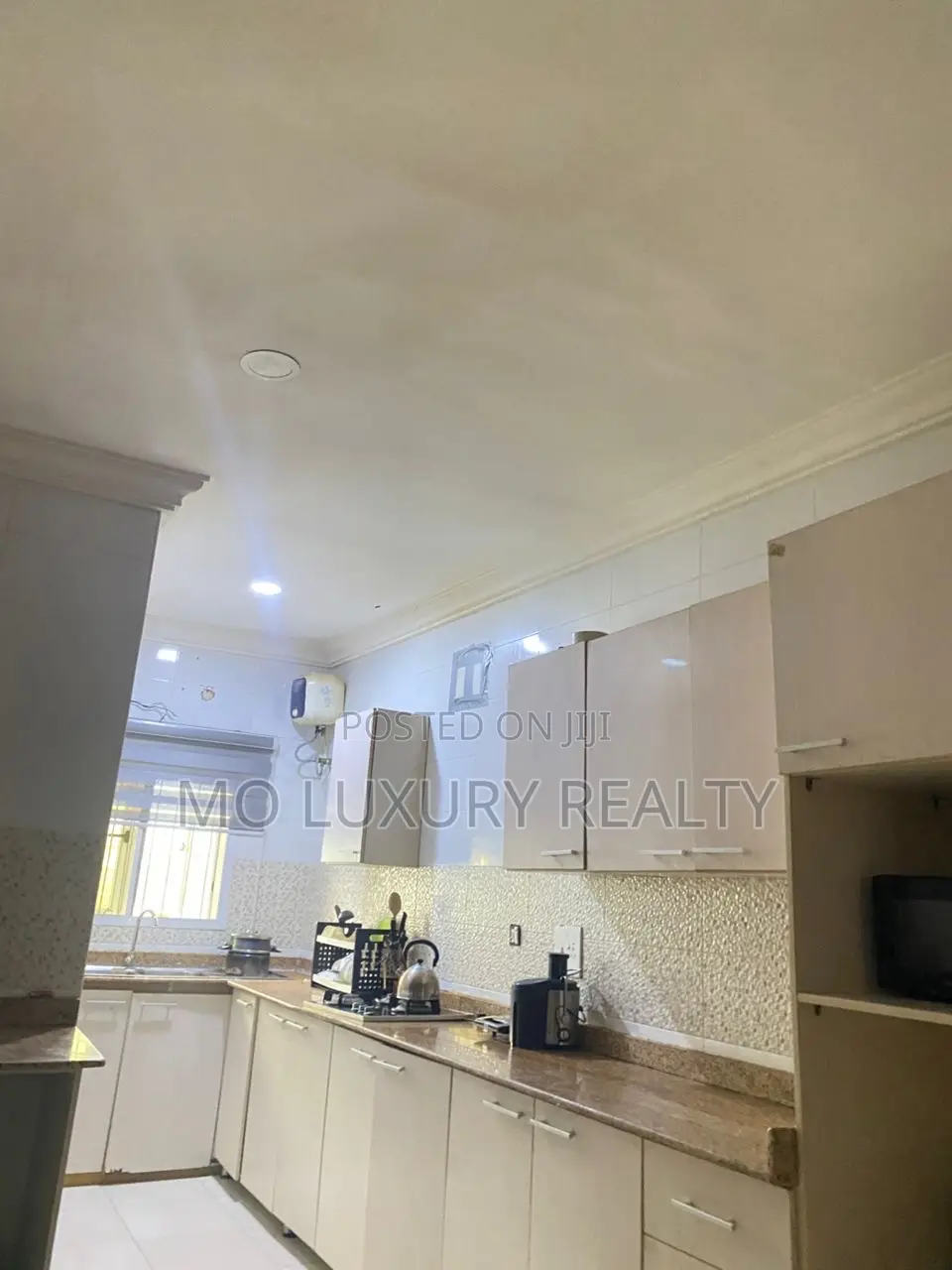 1 Bedroom and Parlor for Shortlet