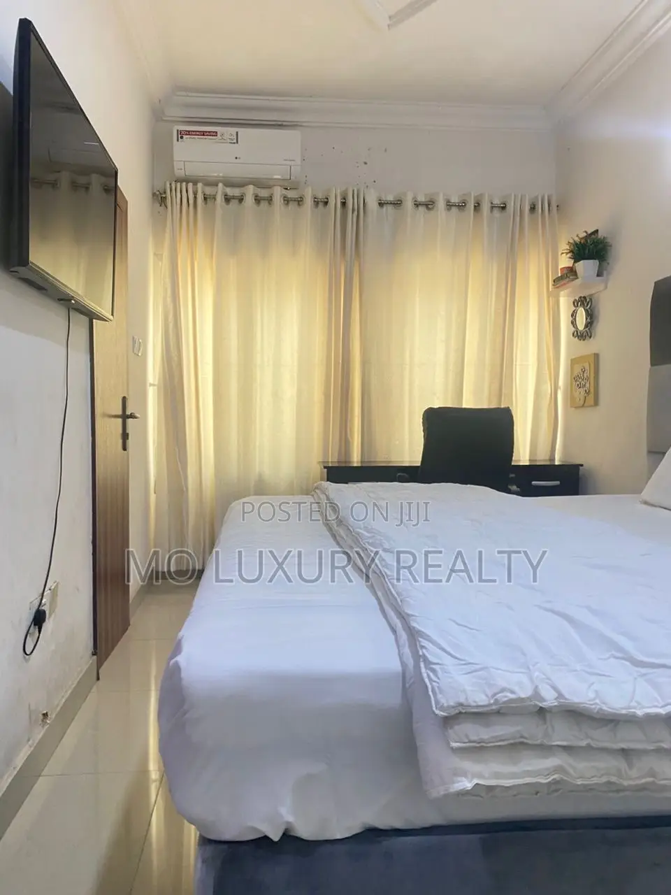1 Bedroom and Parlor for Shortlet
