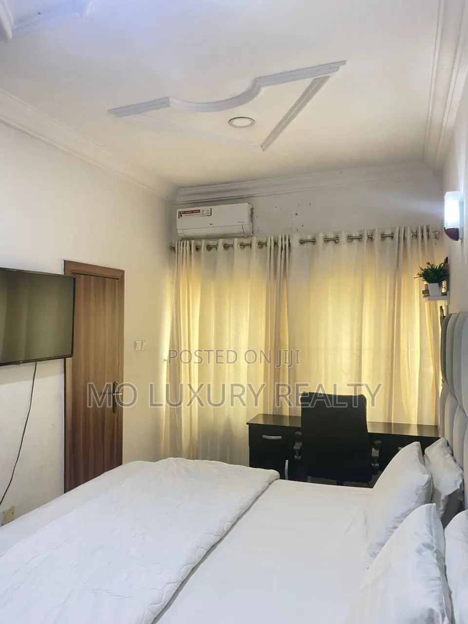 1 Bedroom and Parlor for Shortlet