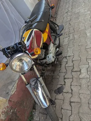 Bajaj Boxer 100 2024 Red