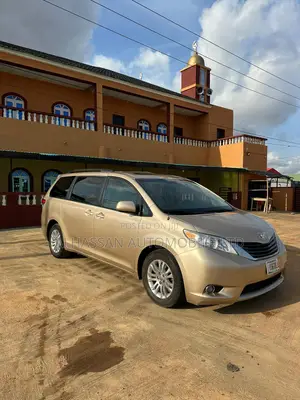 Toyota Sienna 2014 Gold