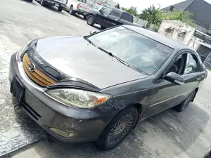 Toyota Camry XLE V6 4dr Sedan (3.0L 6cyl 4A) 2002 Gray