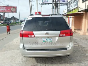 Toyota Sienna 2005 Silver