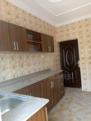 3bdrm Block of Flats in Peluseriki, Oluyole Estate for rent