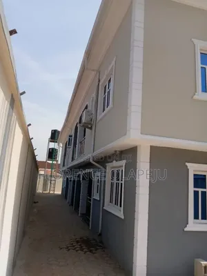 3bdrm Block of Flats in Peluseriki, Oluyole Estate for rent