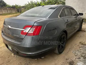 Ford Taurus Limited 2010 Blue