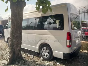 Toyota HiAce 2012 White