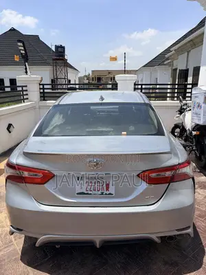 Toyota Camry SE (2.5L 4cyl 8A) 2019 Silver