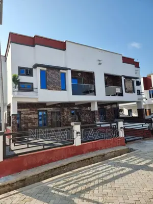 4bdrm Duplex in Chevron for sale