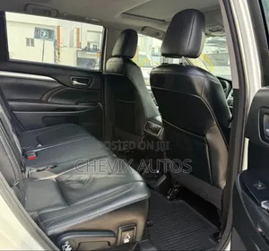 Toyota Highlander XLE 4dr SUV AWD (3.5L 6cyl 6A) 2015 White