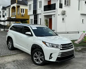 Toyota Highlander XLE 4dr SUV AWD (3.5L 6cyl 6A) 2015 White