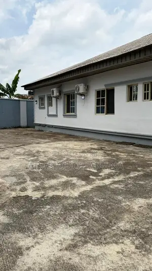 Furnished 8bdrm Bungalow in Shelter Afrique By, Uyo for sale