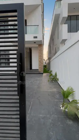 5bdrm Duplex in Ikota for sale