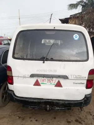 Toyota HiAce 2004 White