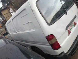 Toyota HiAce 2004 White