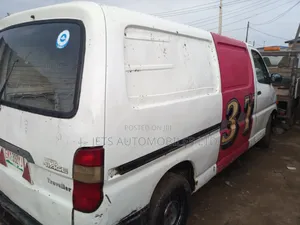 Toyota HiAce 2004 White