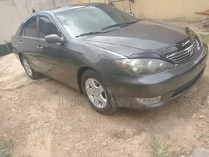 Toyota Camry 2005 Gray