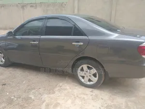 Toyota Camry 2005 Gray