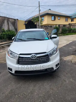 Toyota Highlander LE 4dr SUV (2.7L 4cyl 6A) 2015 White