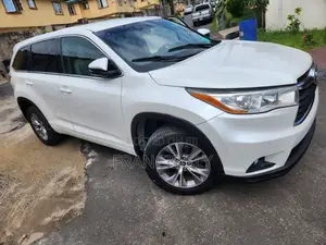 Toyota Highlander LE 4dr SUV (2.7L 4cyl 6A) 2015 White