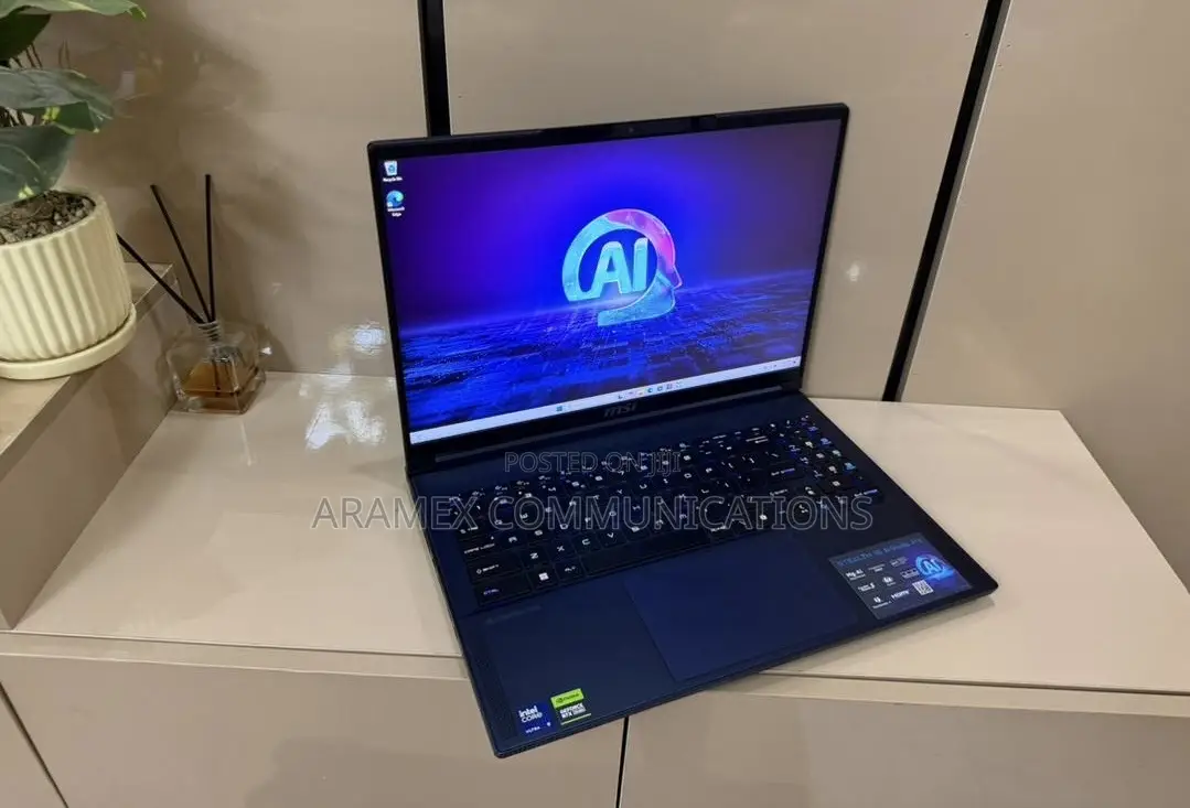 Laptop MSI Stealth 16 AI Studio 16GB Intel Core Ultra 9 SSD 1T