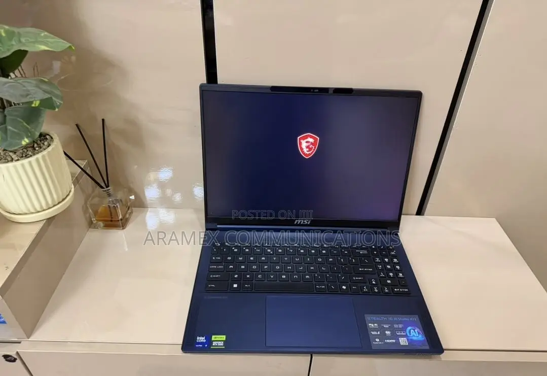Laptop MSI Stealth 16 AI Studio 16GB Intel Core Ultra 9 SSD 1T