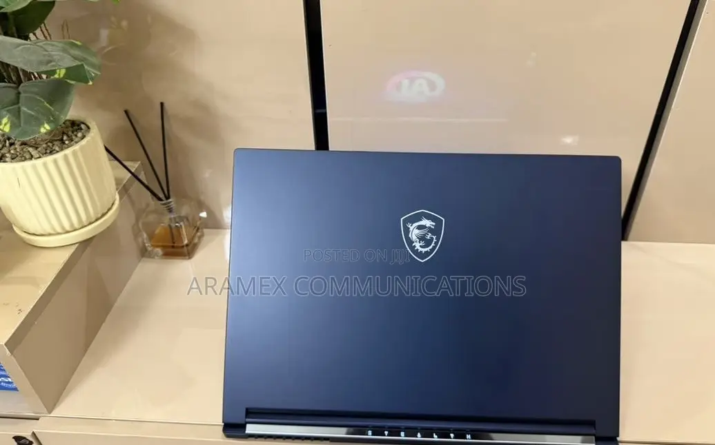 Laptop MSI Stealth 16 AI Studio 16GB Intel Core Ultra 9 SSD 1T