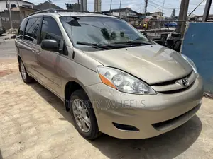 Toyota Sienna 2006 Gold