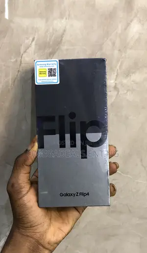 New Samsung Galaxy Z Flip4 256 GB