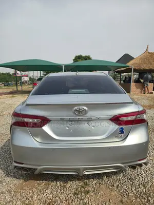 Toyota Camry XSE FWD (2.5L 4cyl 8AM) 2018 Silver