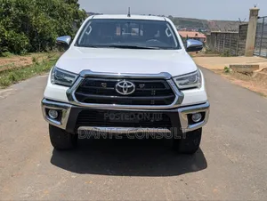 Toyota Hilux 2020 White