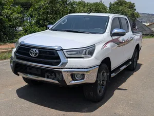 Toyota Hilux 2020 White