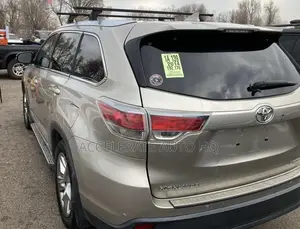 Toyota Highlander Limited 4dr SUV AWD (3.5L 6cyl 6A) 2015 Gold