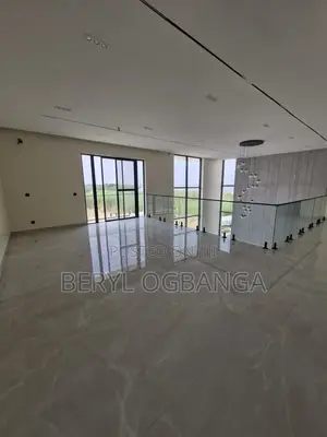5bdrm Duplex in Chevron for sale