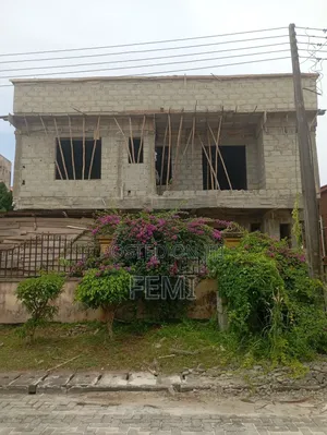5bdrm Duplex In Crown Estate For Sale