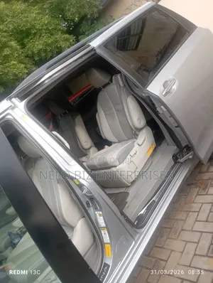 Toyota Sienna 2011 Silver