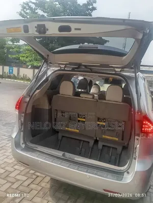 Toyota Sienna 2011 Silver